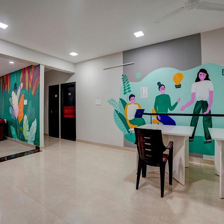 Spot On Helloworld Castle Prague Bangalore Bagian luar foto