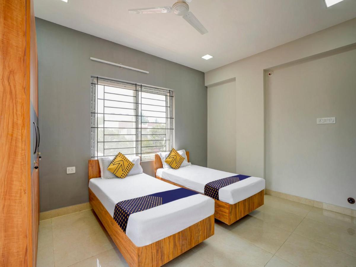 Spot On Helloworld Castle Prague Bangalore Bagian luar foto