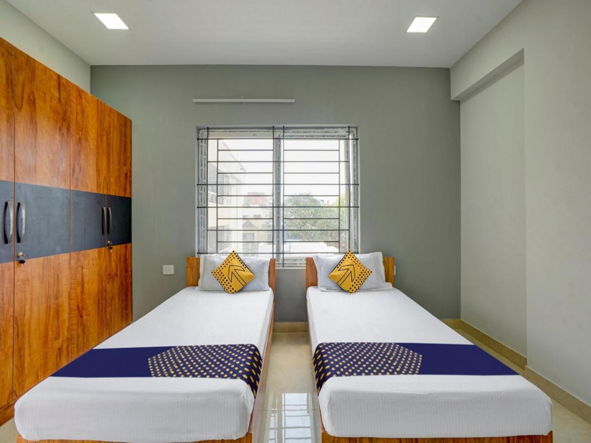 Spot On Helloworld Castle Prague Bangalore Bagian luar foto