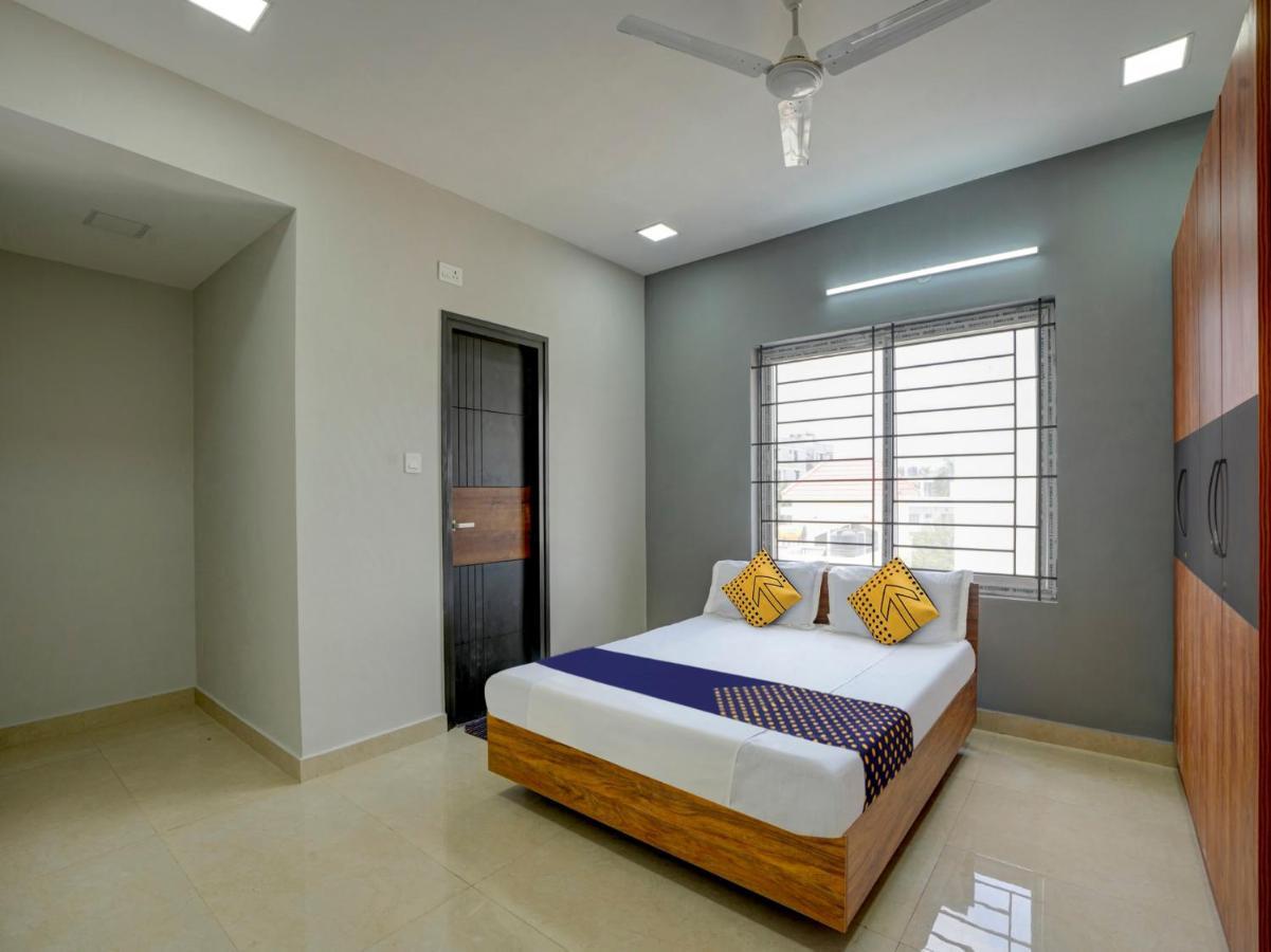 Spot On Helloworld Castle Prague Bangalore Bagian luar foto