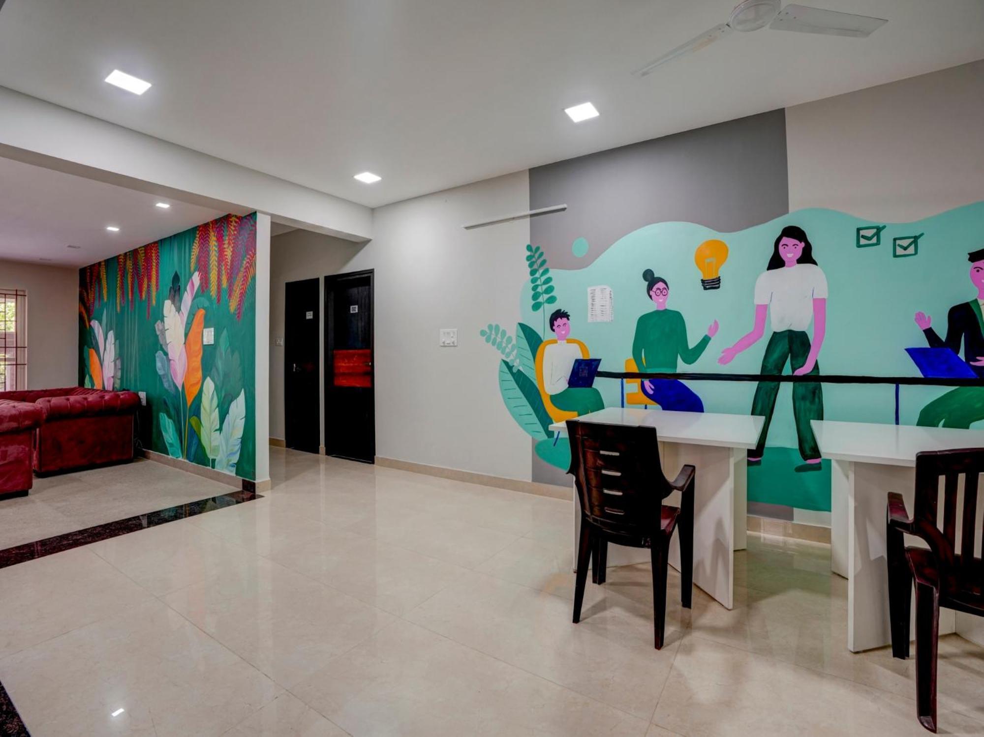 Spot On Helloworld Castle Prague Bangalore Bagian luar foto