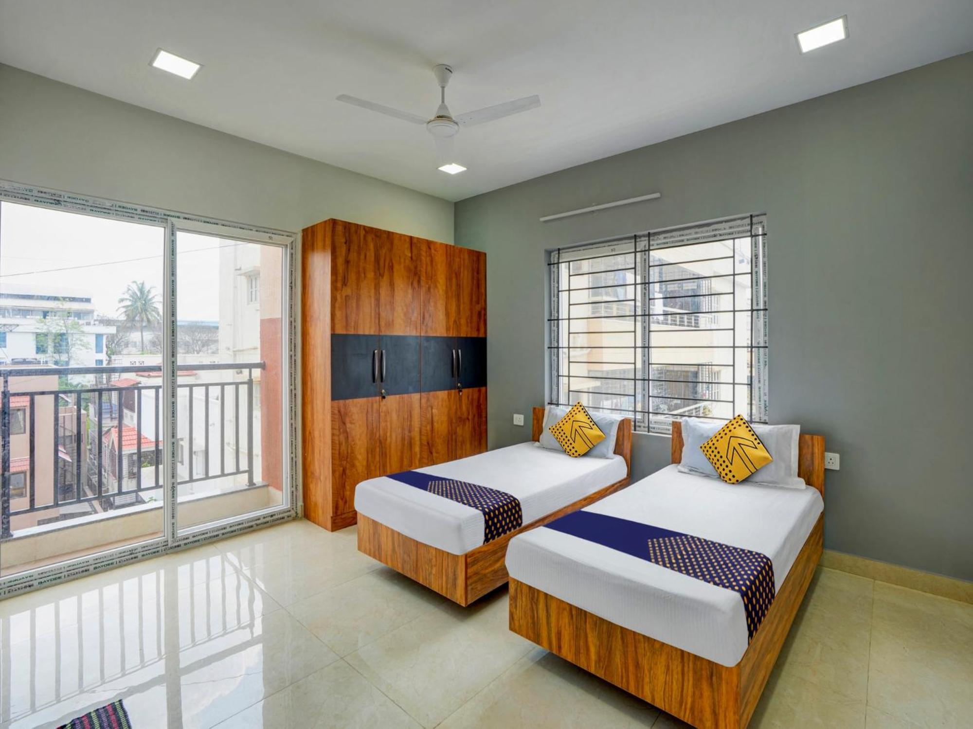 Spot On Helloworld Castle Prague Bangalore Bagian luar foto