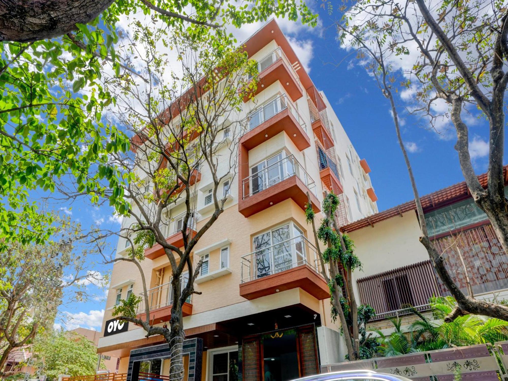 Spot On Helloworld Castle Prague Bangalore Bagian luar foto