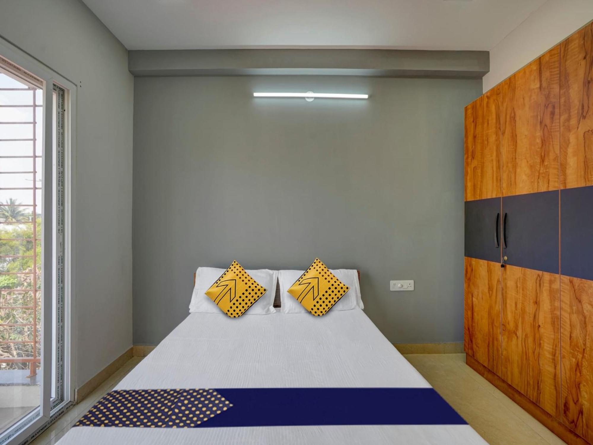 Spot On Helloworld Castle Prague Bangalore Bagian luar foto